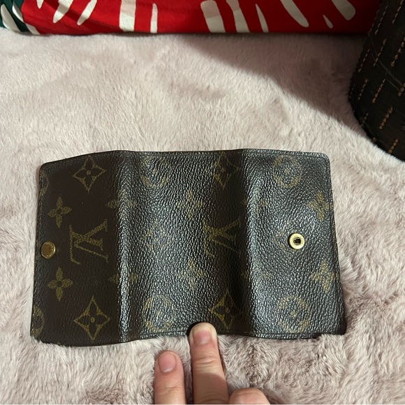 SOLD Louis Vuitton 6 Keyholder Monogram - Picture 2 of 8